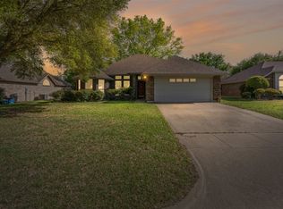 1220 Concho Dr, Benbrook, TX 76126