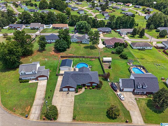 2nd image of 17 Raegan Ln