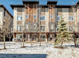 606 E Skyview Point Pl NE, Calgary, AB T3N 0L7