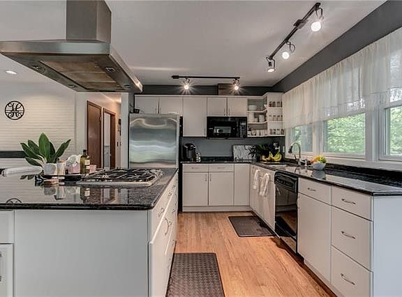 5th image of 5431 Goodman St