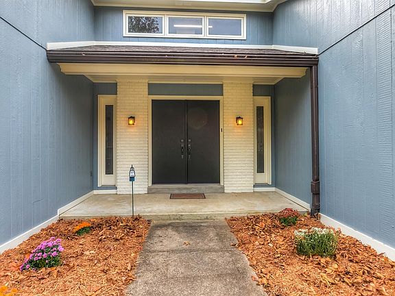 3rd image of 101 Oxford Pl