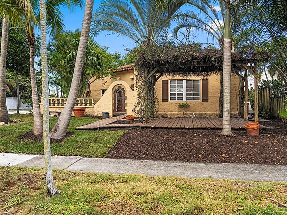 2nd image of 735 Colonial Road