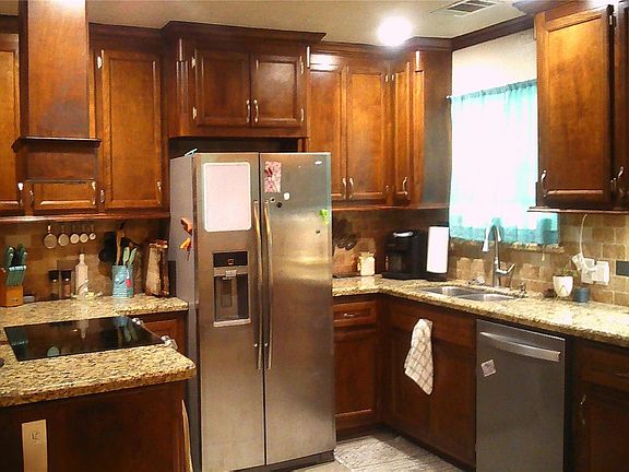 3rd image of 202 Azalea St