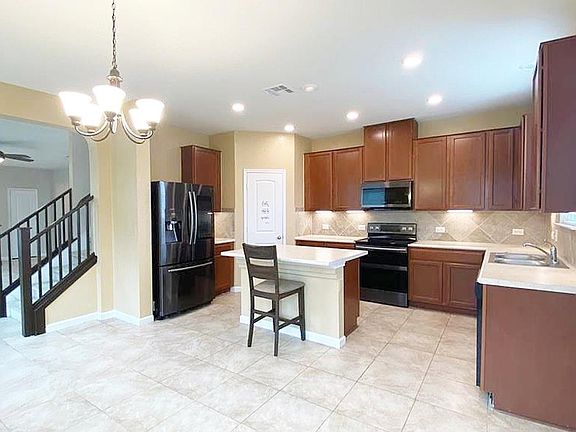 3rd image of 703 Screech Owl Dr