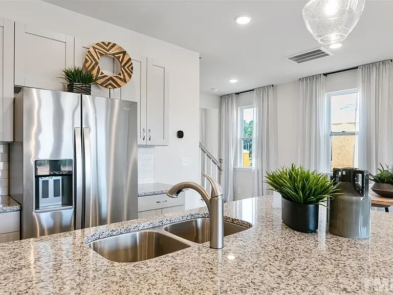 128 Gosford Ln — Photo 4