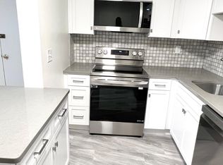 100 Oakwood Ave APT B4, West Hartford, CT 06119