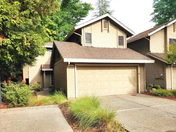 2130 University Park Dr, Sacramento, CA 95825