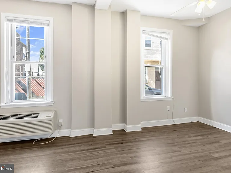 3127 Cedar St #1R — Photo 9