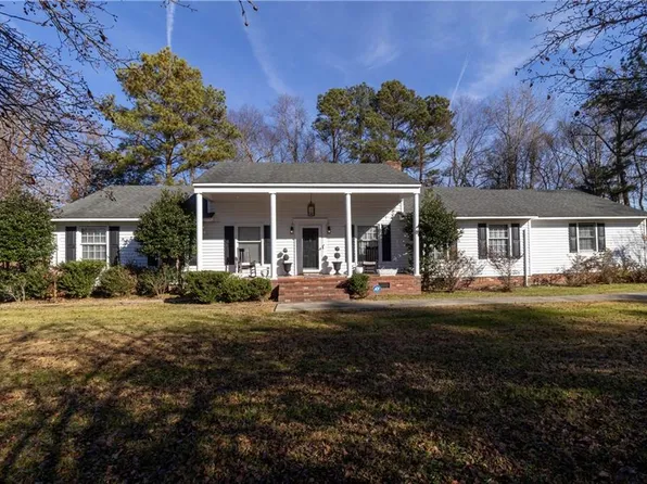 25461 Woodland Park Cir, Courtland, VA 23837