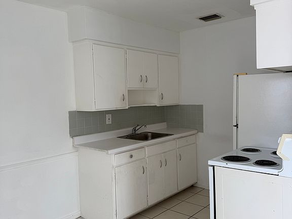 5th image of 706 W Branch St APT 1