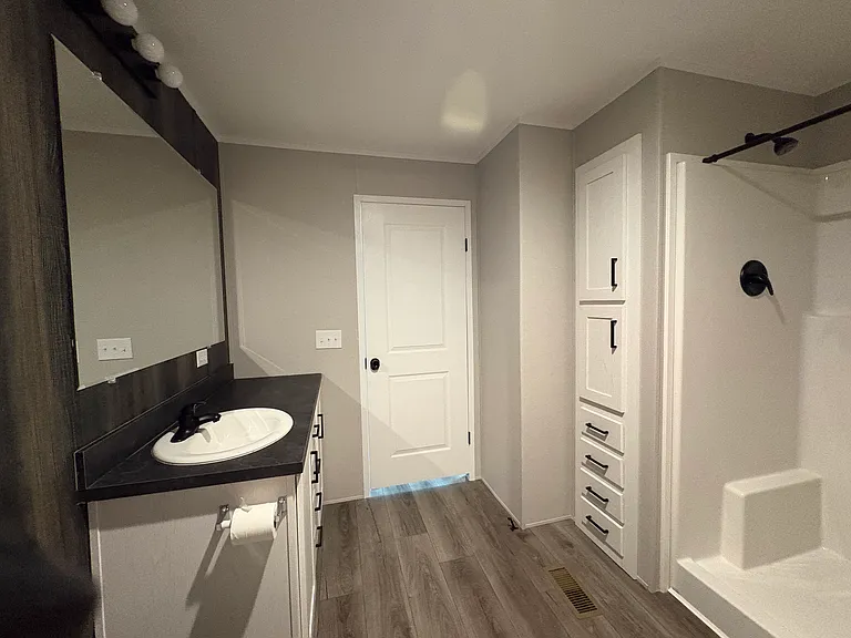 560 Melrose Ln — Photo 6