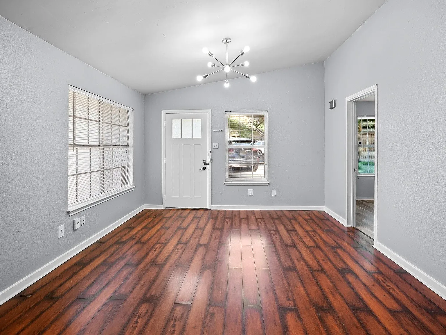 3 bed, 1.0 bath, 1642 sqft, $1,500 — Photo 4