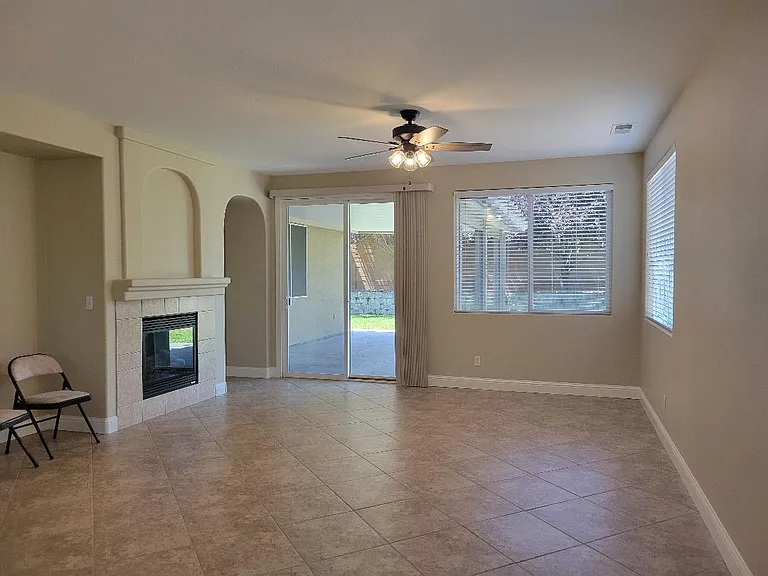 602 Delancy Way — Photo 6