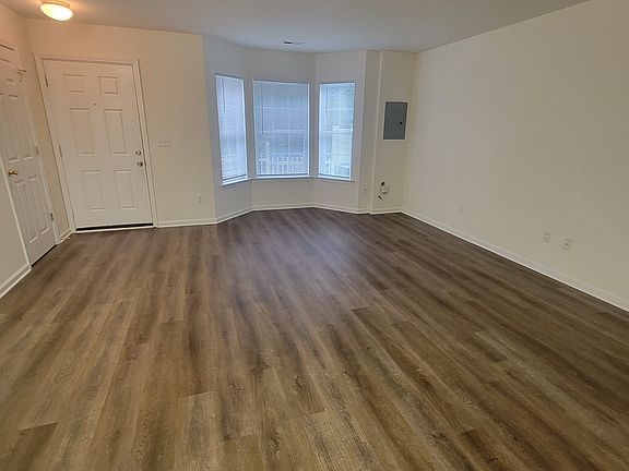 5th image of 3020 Barrymore St Unit 107