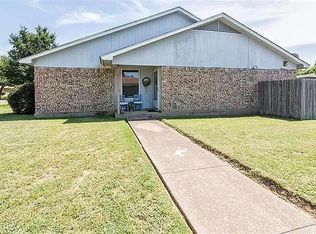 2516 Indigo Ln, Arlington, TX 76015