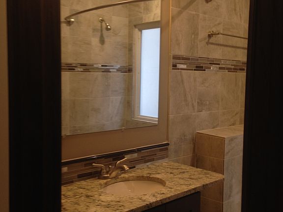 Tall soaker tub With granite