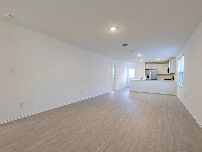 240 Sambre St — Photo 4