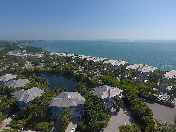 3rd image of 835 S Harbor Dr