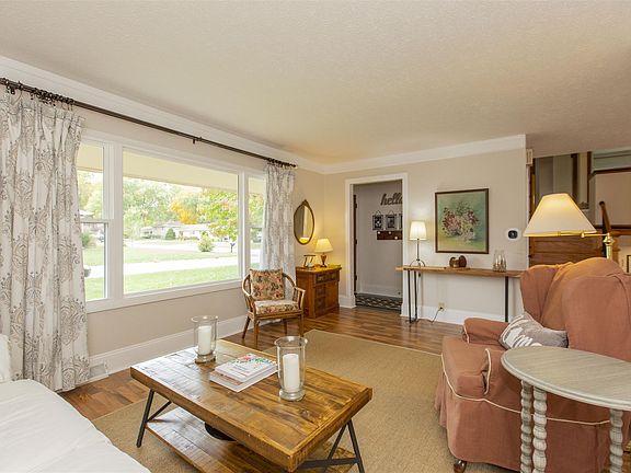 4th image of 50596 Mayfair Dr