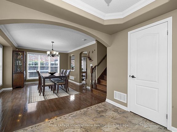 5th image of 802 Stark Cir