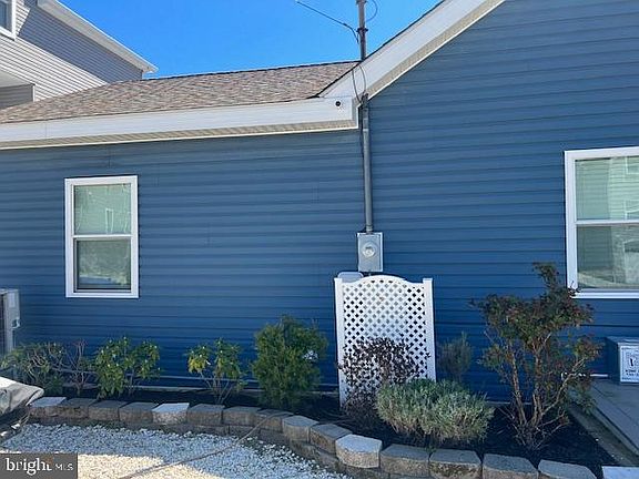 4th image of 64 Marguerite Ln