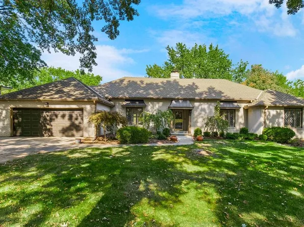 11203 Cedar Dr, Leawood, KS 66211