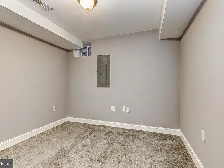 822 S Highland Ave — Photo 32