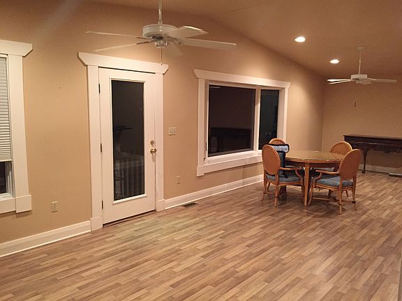 Sunroom( back of house)