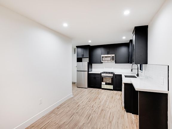 3rd image of 2049 W 95th St