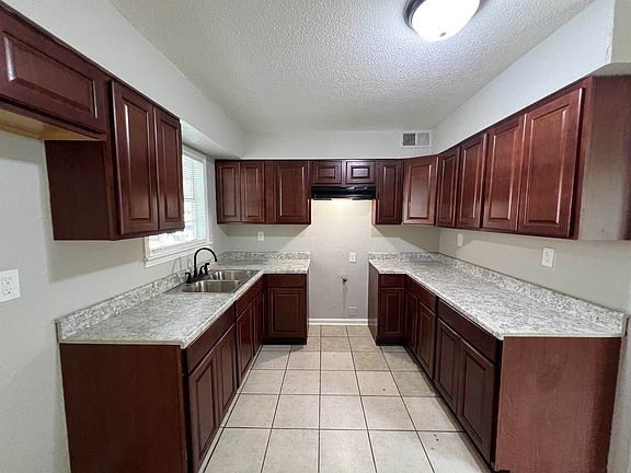 2nd image of 3075 Churchill St