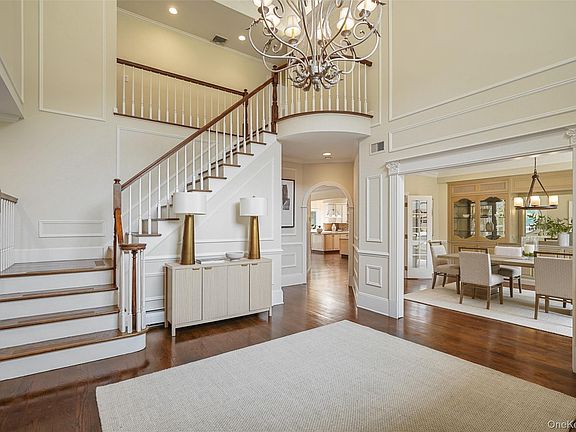 4th image of 10 Crestview Drive