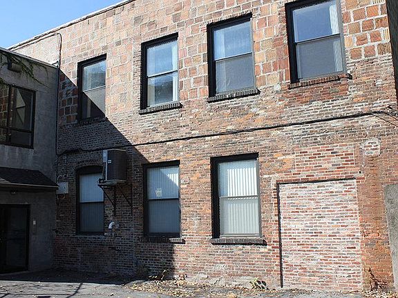 5th image of 466 N Salina St APT 1