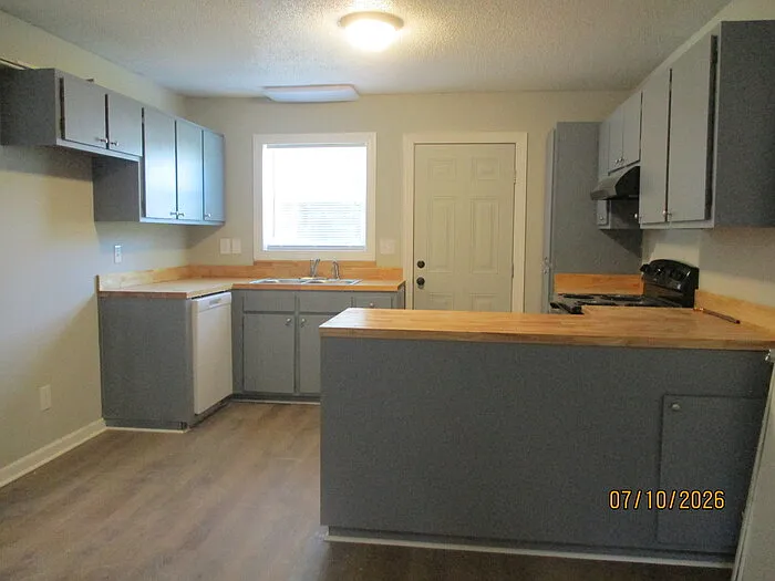 323 Oak St #323 — Photo 3