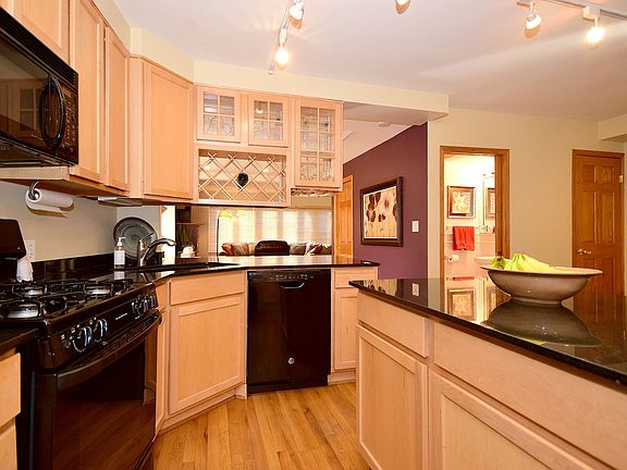 5th image of 245 S Oak Park Ave APT E