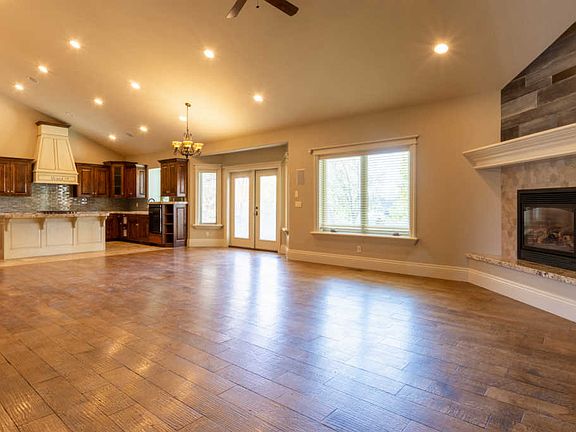3rd image of 1267 N Cedar Hollow Blvd