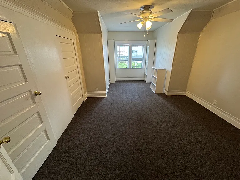 1124 W 37th Pl #1124 — Photo 41