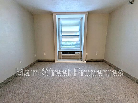 5th image of 224 E Garden St APT 225
