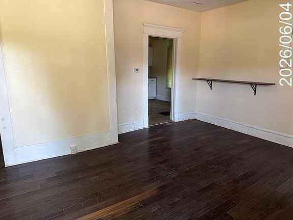 4th image of 148 E Church St