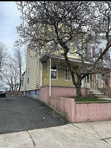 448 Avenue E — Photo 2