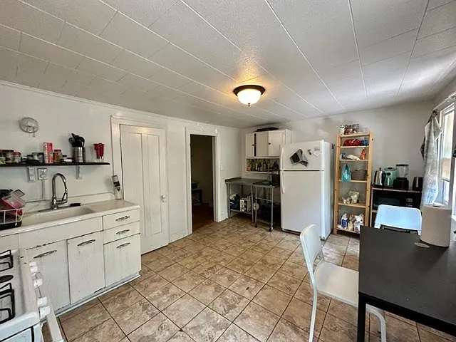 1724 Chicago Ave #2 — Photo 8