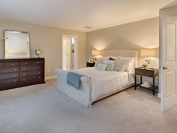 5th image of 18 Middlewood Dr #18