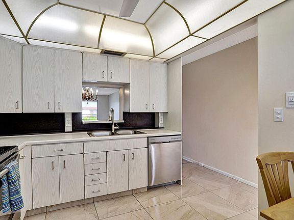 5th image of 2405 Antigua Circle #D4