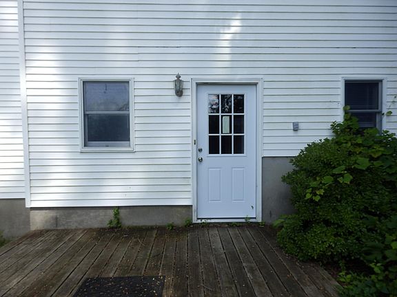 2nd image of 106 Oak St