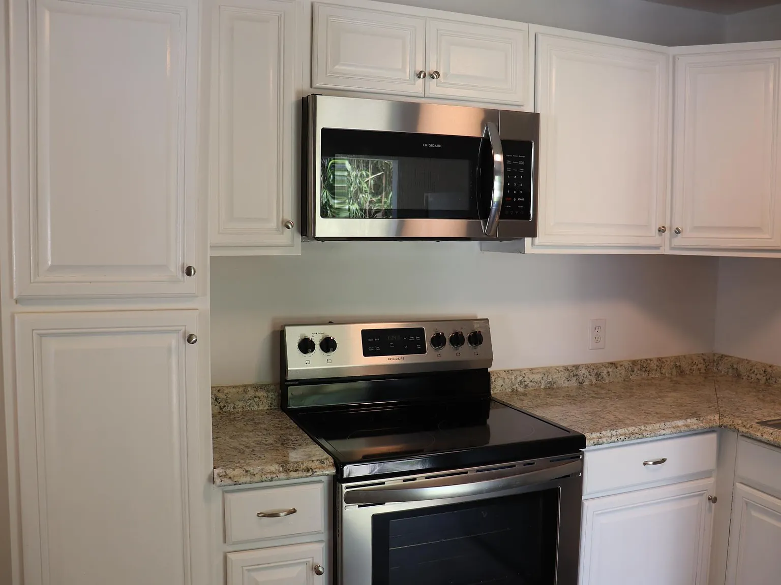 2 bed, 778 sqft, $1,400 — Photo 2