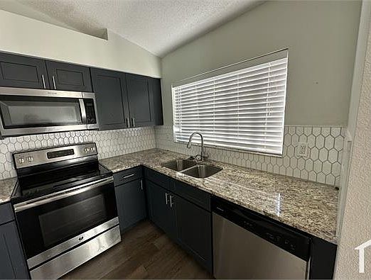 3rd image of 3209 Pine Top Dr