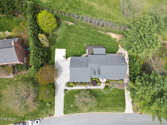 4th image of 3302 Green Meadows Dr