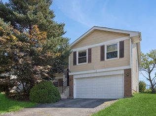 115 Regency Dr, Lombard, IL 60148