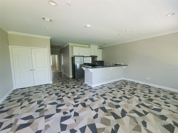 501 E Davis St APT 2