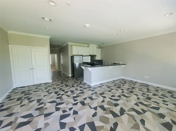 501 E Davis St APT 2, Conroe, TX 77301