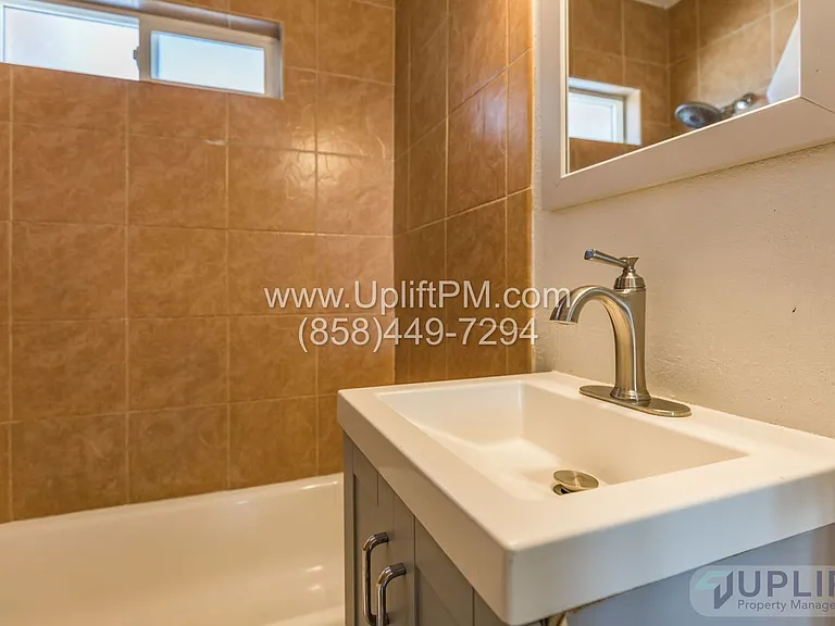 4831 Castle Ave — Photo 17